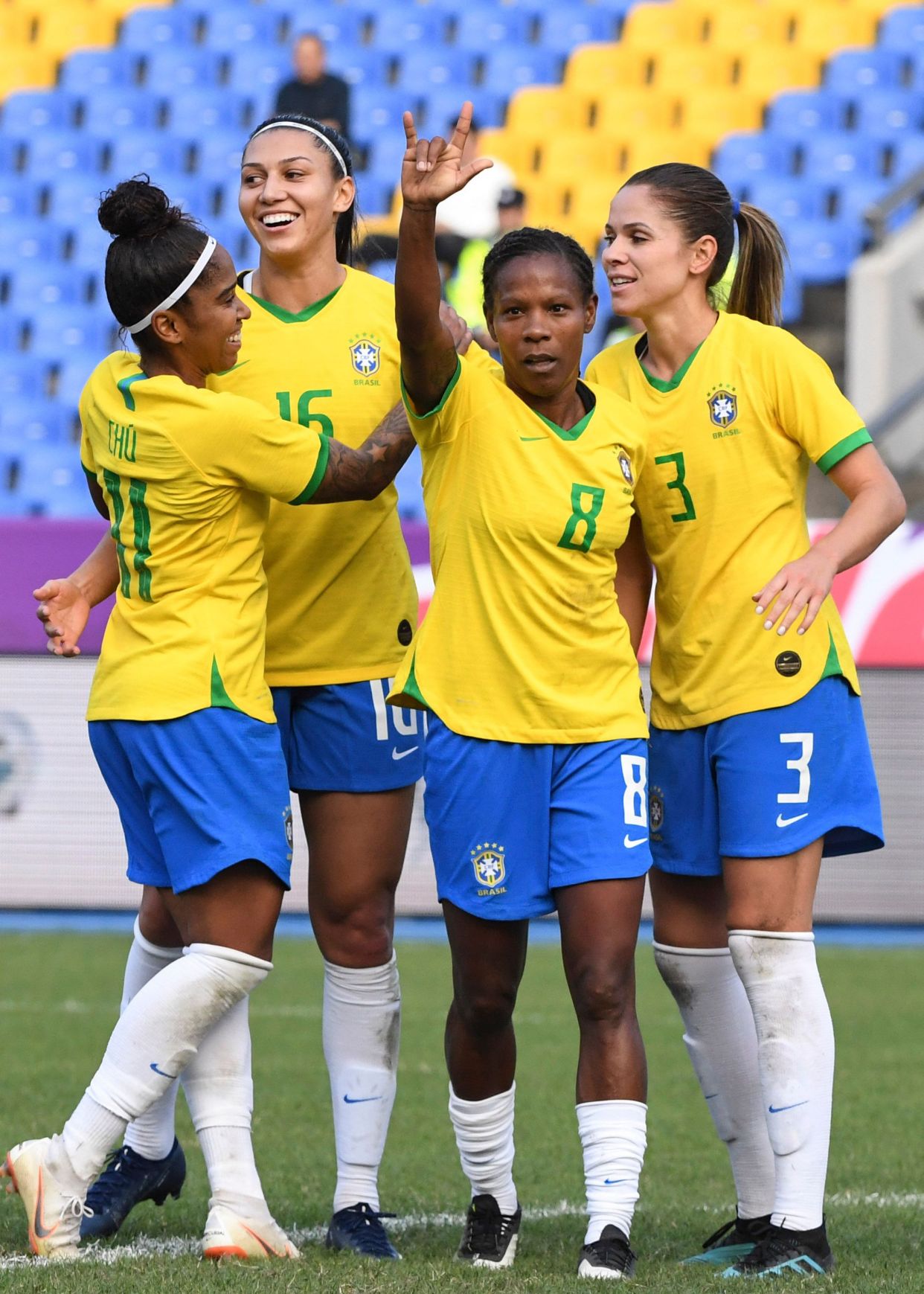 8-0！中国女足对手踢疯了，半场连入6球，奥运小组出线形势大好